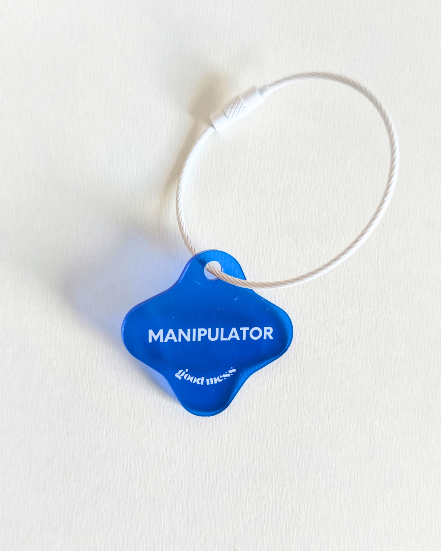 blue star-shaped acrylic bag keyring charm with witty quote "manipulator". with twinning pet collar "Main manipulator" For cats and dogs.