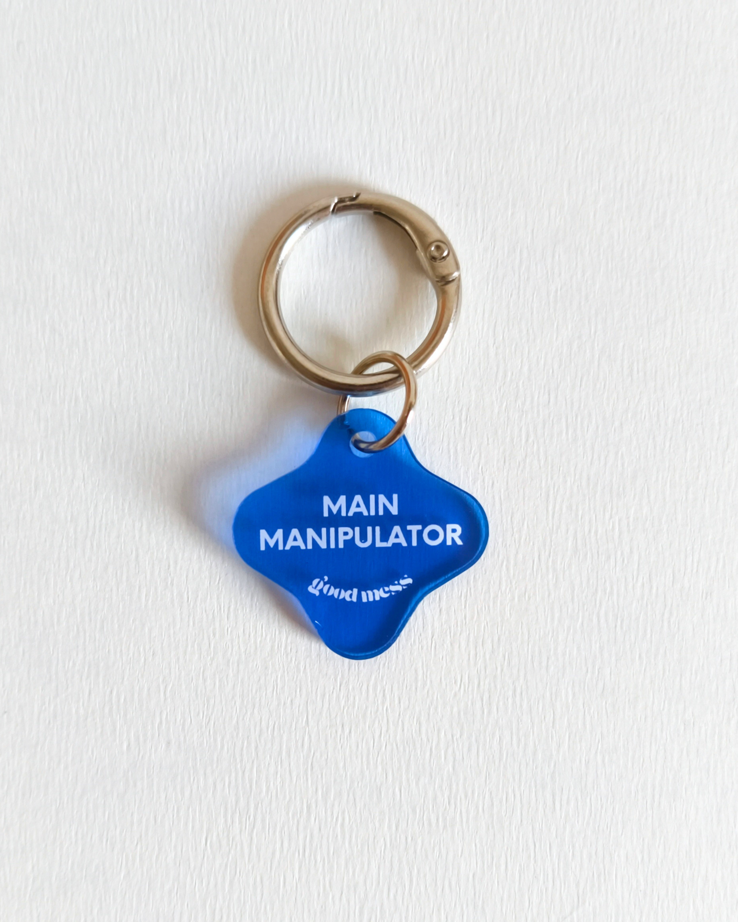 twinning blue star-shaped acrylic pet collar charm with quote "Main manipulator". For cats and dogs.
